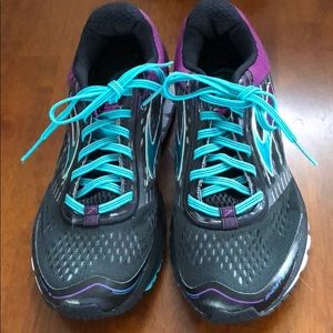 Brooks Ghost 9.5 women’s athletic shoe